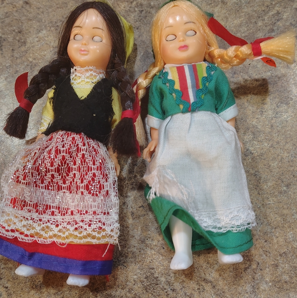 VTG Around the World Dolls Eyes Open and Close